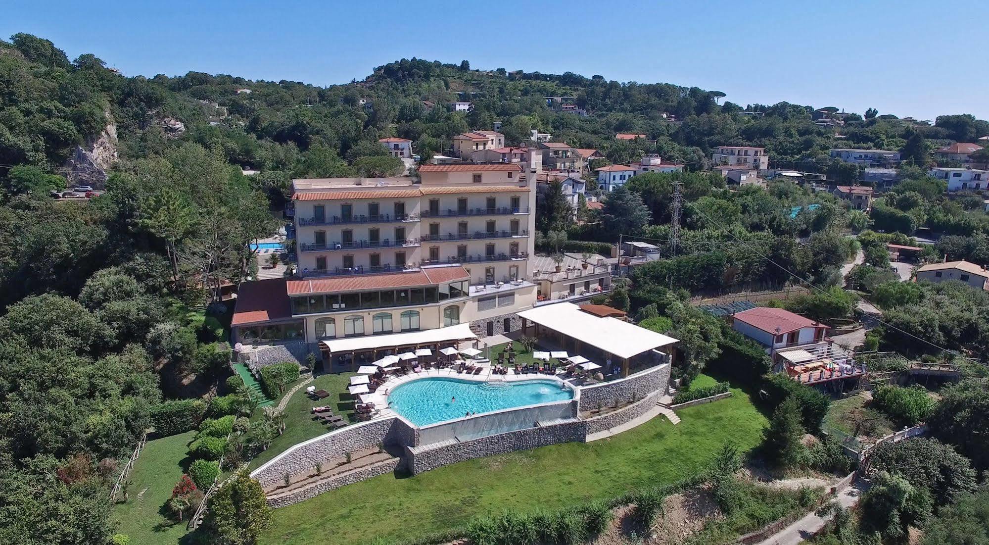 Grand Hotel Due Golfi Sant'Agata sui due Golfi Luaran gambar